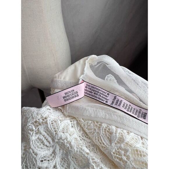 Victoria’s Secret Lace High Neck Bralette Size Medium - Picture 7 of 7